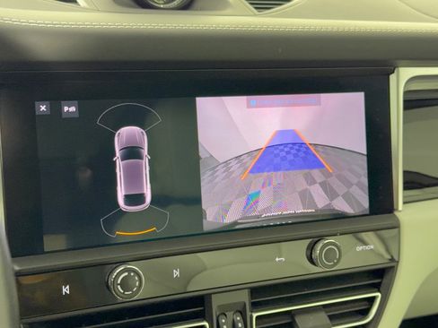 Certified 2024 Porsche Macan AWD/4WD image 24