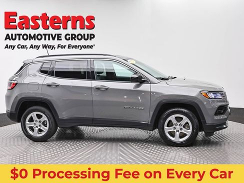 Used 2023 Jeep Compass Latitude w/ Sun and Sound Group AWD/4WD image 4