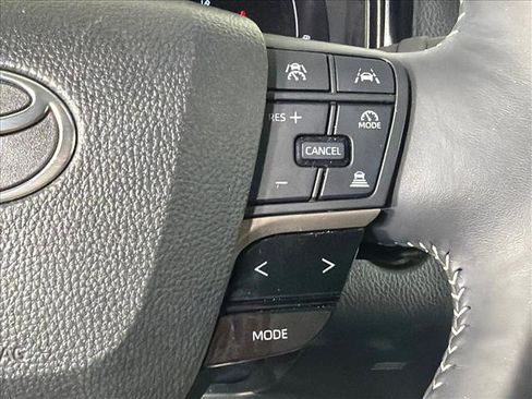 Used 2025 Toyota Camry SE w/ Convenience Package FWD image 25