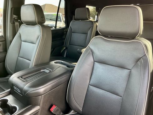 Used 2023 GMC Yukon SLT image 41