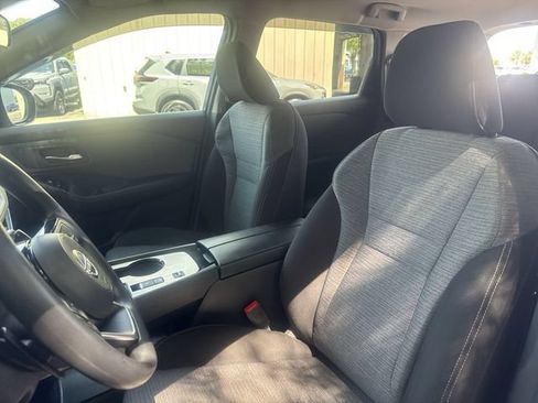 Used 2023 Nissan Rogue SV FWD image 14