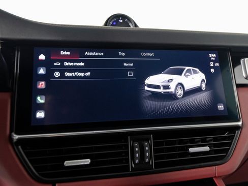 Certified 2023 Porsche Cayenne Platinum Edition image 26