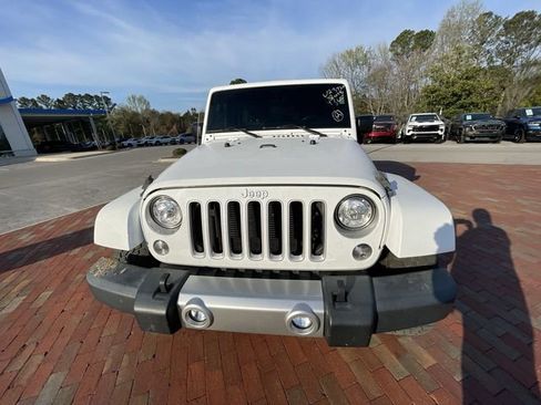 Used 2018 Jeep Wrangler Unlimited Sahara w/ Connectivity Group image 2