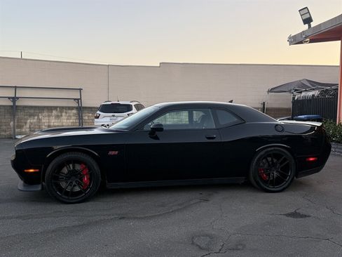 Used 2016 Dodge Challenger SRT RWD image 8