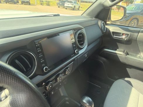 Used 2020 Toyota Tacoma TRD Sport w/ Technology Package AWD/4WD image 22