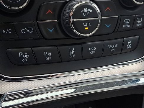 Used 2018 Jeep Grand Cherokee Summit image 26