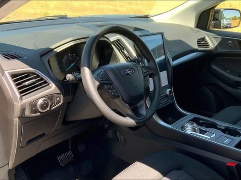 New 2023 Ford Edge SE w/ Black Appearance Package image 6