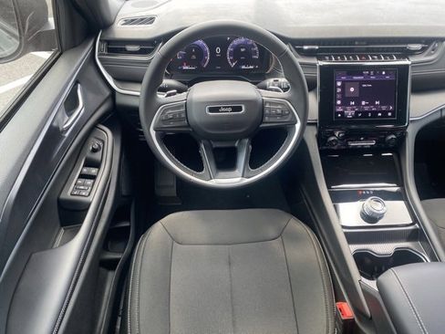 New 2025 Jeep Grand Cherokee L Laredo image 36