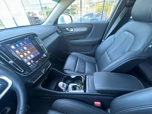 Certified 2025 Volvo XC40 B5 Plus AWD/4WD image 22