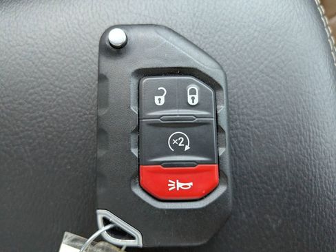 Used 2021 Jeep Gladiator Overland w/ Popular Equipment Package image 31