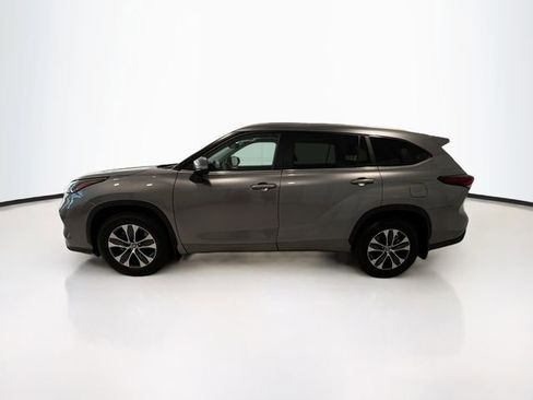 Certified 2026 Toyota Highlander XLE AWD/4WD image 4