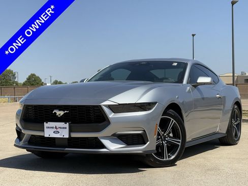 Used 2025 Ford Mustang Coupe RWD image 2