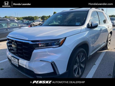Used 2025 Honda Pilot Elite image 1