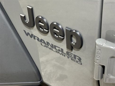 Used 2021 Jeep Wrangler Unlimited Sport image 26