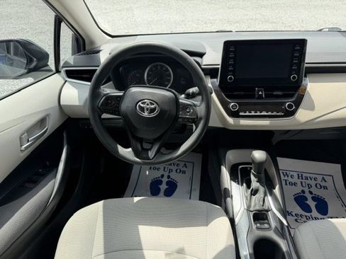 Used 2020 Toyota Corolla LE FWD image 11