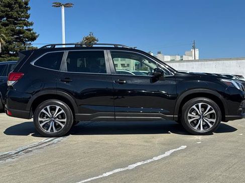 Used 2024 Subaru Forester Limited AWD/4WD image 2