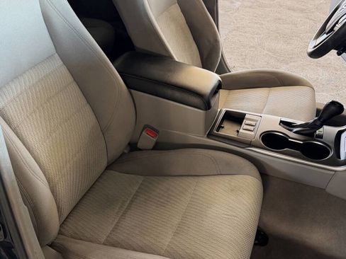 Used 2017 Toyota Camry XLE image 21