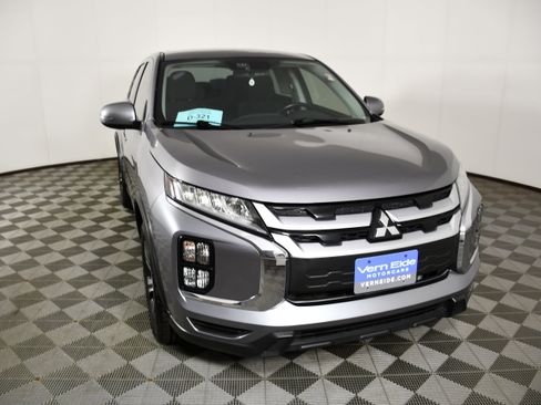 Used 2020 Mitsubishi Outlander Sport SE AWD/4WD image 3