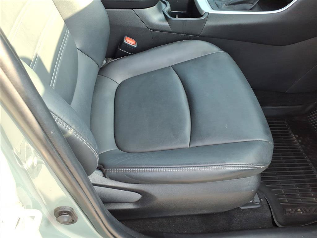 Used 2022 Toyota RAV4 XLE Premium AWD/4WD image 17