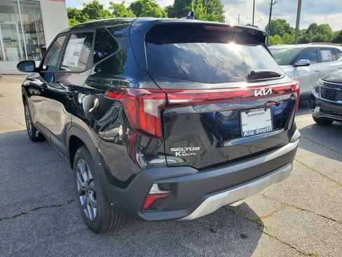 New 2026 Kia Seltos LX FWD image 4