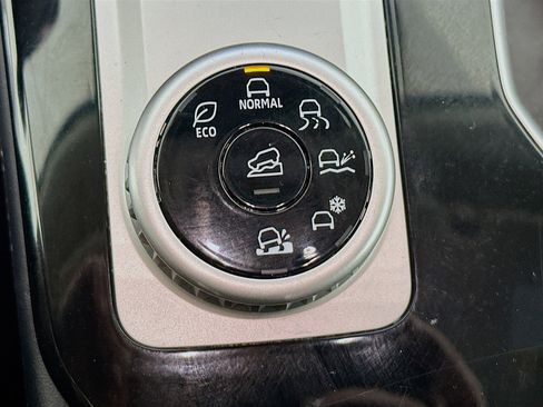 Used 2025 Mitsubishi Outlander SE image 26