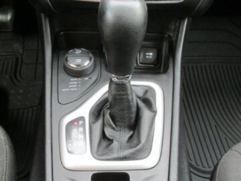 Used 2014 Jeep Cherokee Latitude image 23