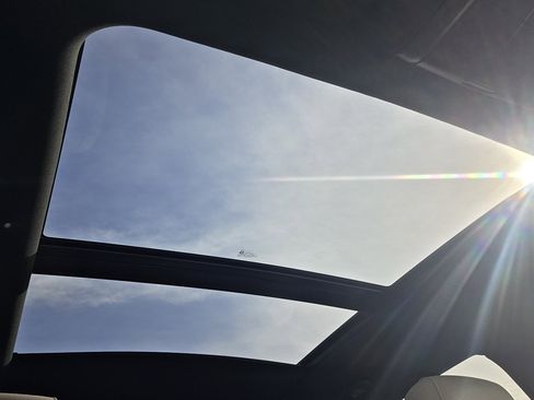 Used 2017 Cadillac XT5 Luxury w/ Driver Awareness Package image 23