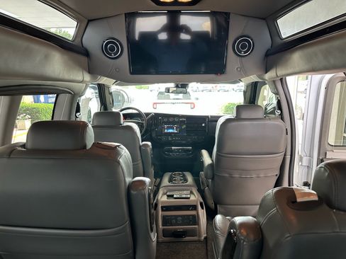 Used 2020 Chevrolet Express 2500 w/ Enhanced Convenience Package RWD image 49
