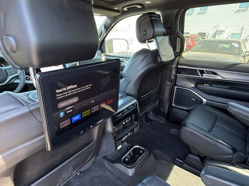 Certified 2025 Jeep Wagoneer Series II w/ Premium Group I AWD/4WD image 26