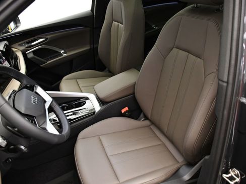 Used 2025 Audi Q5 Premium w/ Convenience Package image 37