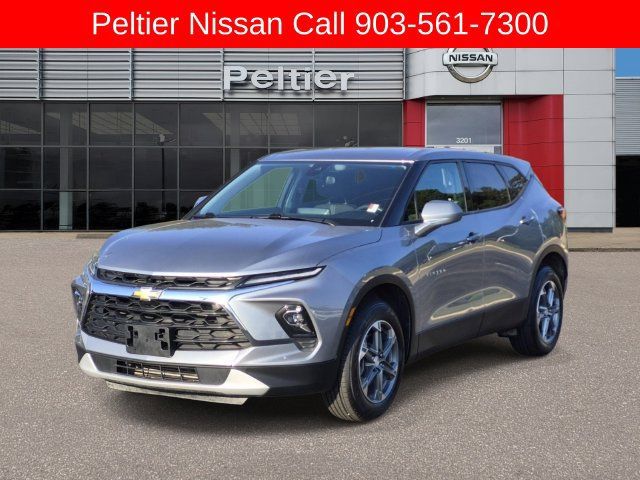 Used 2025 Chevrolet Blazer LT FWD image 3