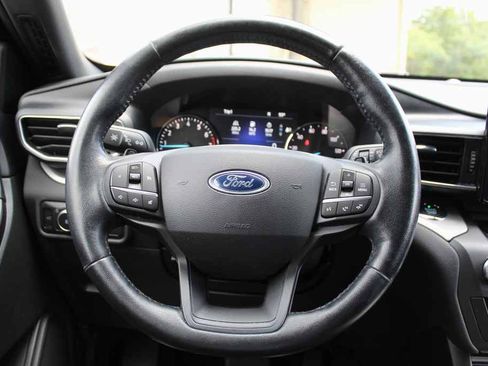 Used 2020 Ford Explorer XLT w/ Equipment Group 202A AWD/4WD image 16