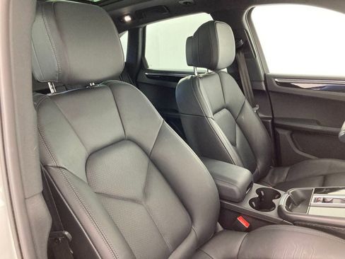 Certified 2022 Porsche Macan image 21