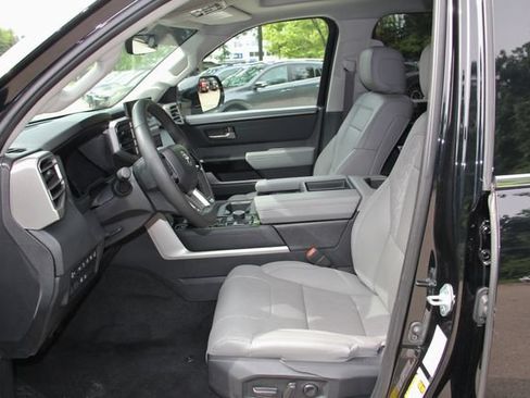 Used 2024 Toyota Tundra Limited AWD/4WD image 21