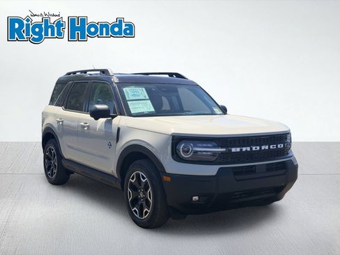 Used 2025 Ford Bronco Sport Outer Banks w/ Outer Banks Tech Package+ AWD/4WD image 9