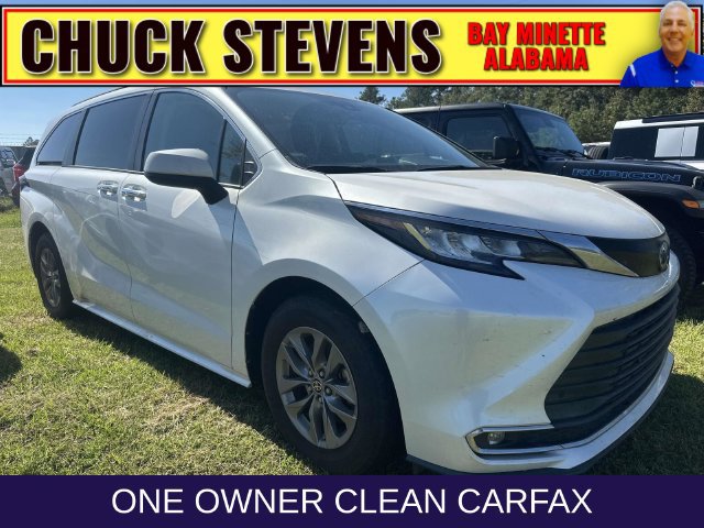 Used 2023 Toyota Sienna XLE FWD image 1