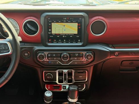 Used 2023 Jeep Wrangler Unlimited Rubicon 4xe AWD/4WD image 15