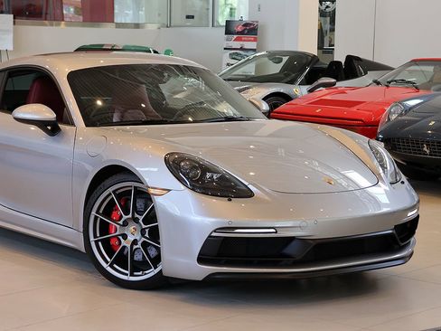 Used 2021 Porsche 718 Cayman GTS RWD image 8