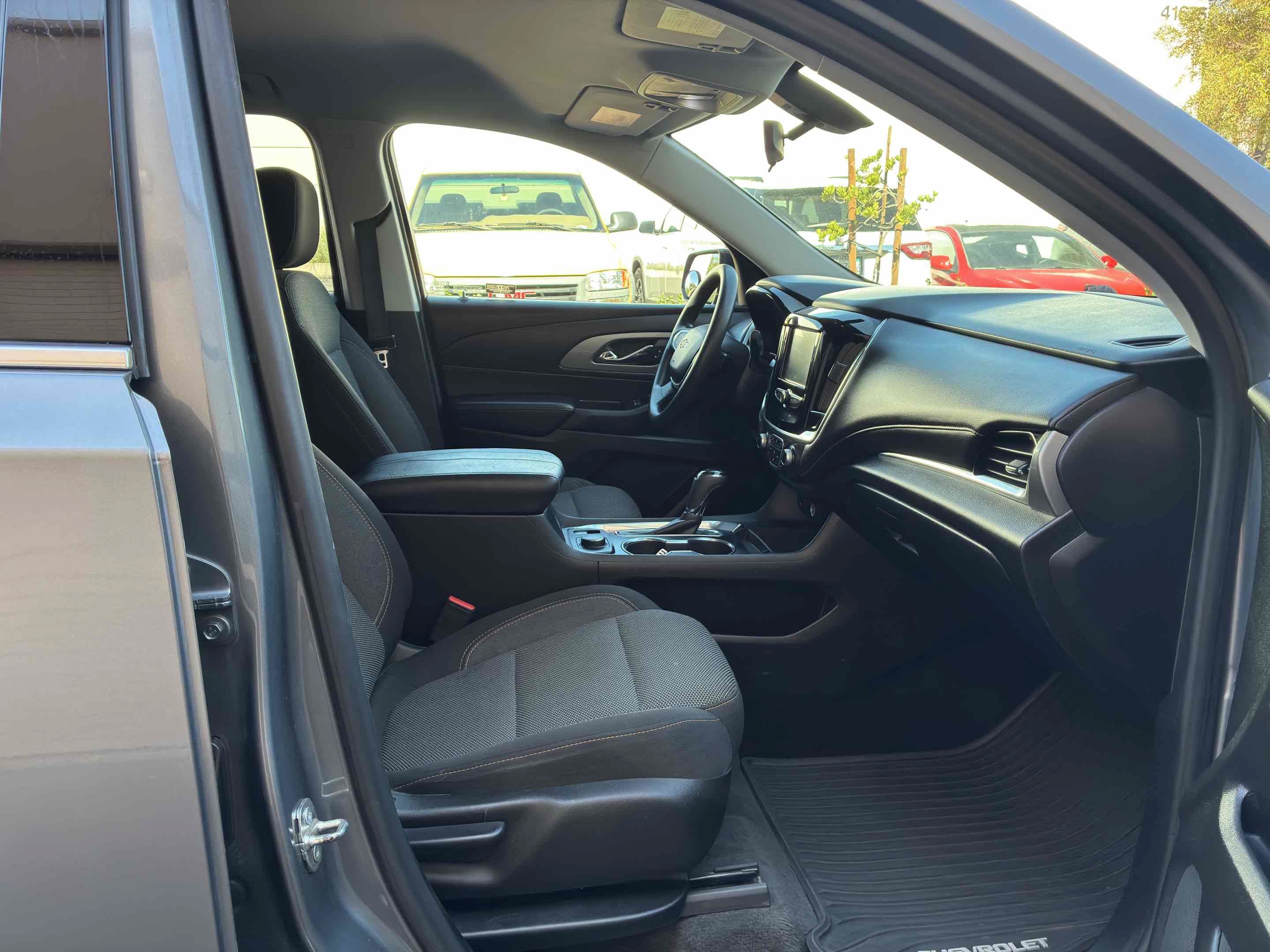 Used 2018 Chevrolet Traverse LS AWD/4WD image 43