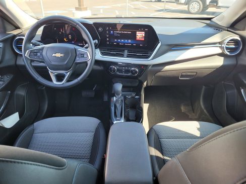 Used 2025 Chevrolet Trax LT w/ LT Convenience Package FWD image 15
