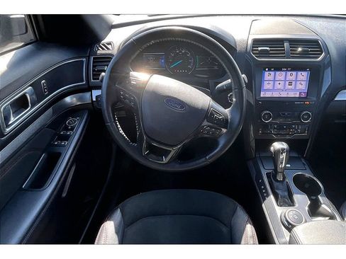 Used 2019 Ford Explorer XLT w/ Equipment Group 202A AWD/4WD image 8