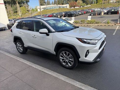 Certified 2022 Toyota RAV4 XLE Premium image 8