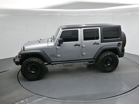 Used 2018 Jeep Wrangler Unlimited Sport S image 37