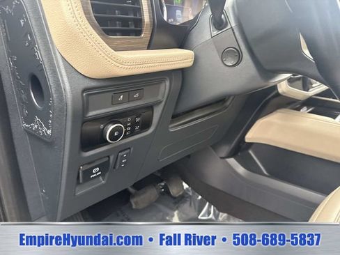 Used 2024 Ford Expedition Limited AWD/4WD image 22