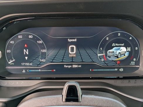 Used 2024 GMC Yukon XL Denali w/ Advanced Technology Package image 19