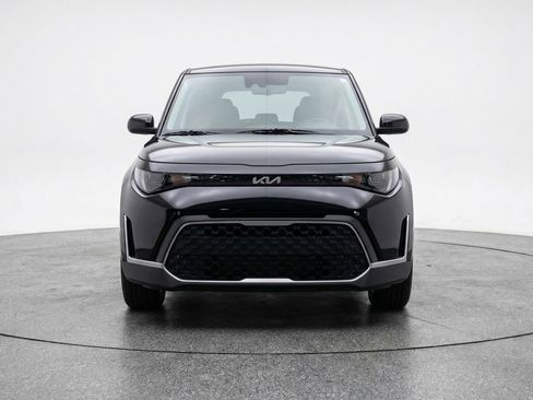 Used 2025 Kia Soul LX w/ LX Technology Package FWD image 2