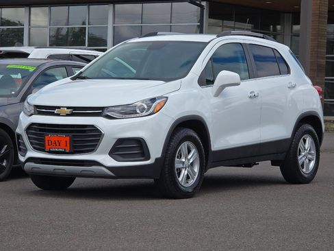 Used 2019 Chevrolet Trax LT w/ LT Convenience Package AWD/4WD image 10