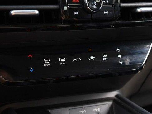 Used 2025 Nissan Kicks SR AWD/4WD image 14