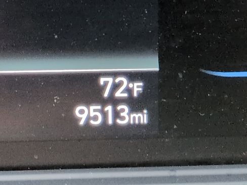 Used 2025 Hyundai Venue Limited image 11