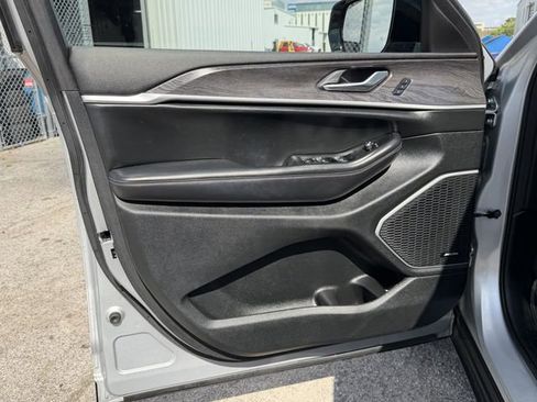 Used 2021 Jeep Grand Cherokee L Limited image 9